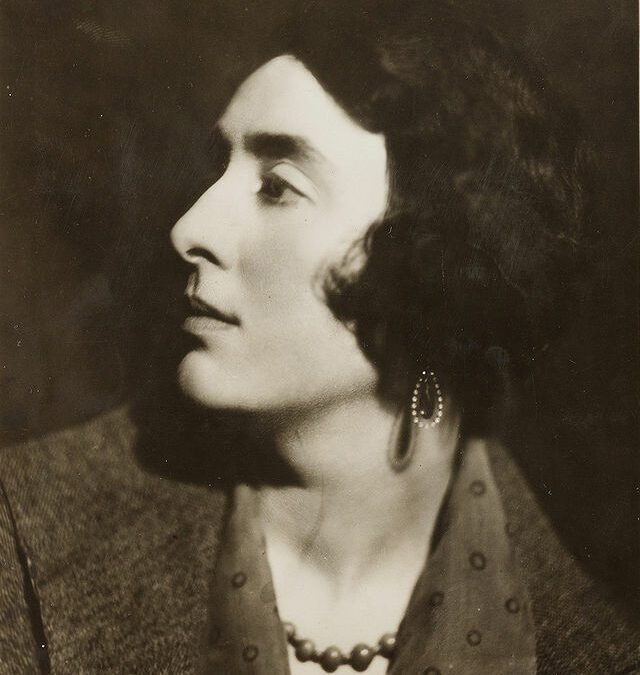 Review of ‘Behind the Mask: the Life of Vita Sackville-West’ by Matthew Dennison